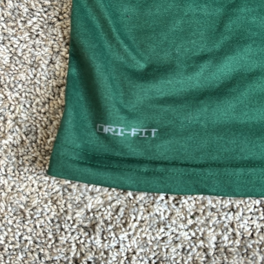 The Nike Tee long sleeve ladies dry fit medium green shirt - Picture 4 of 5